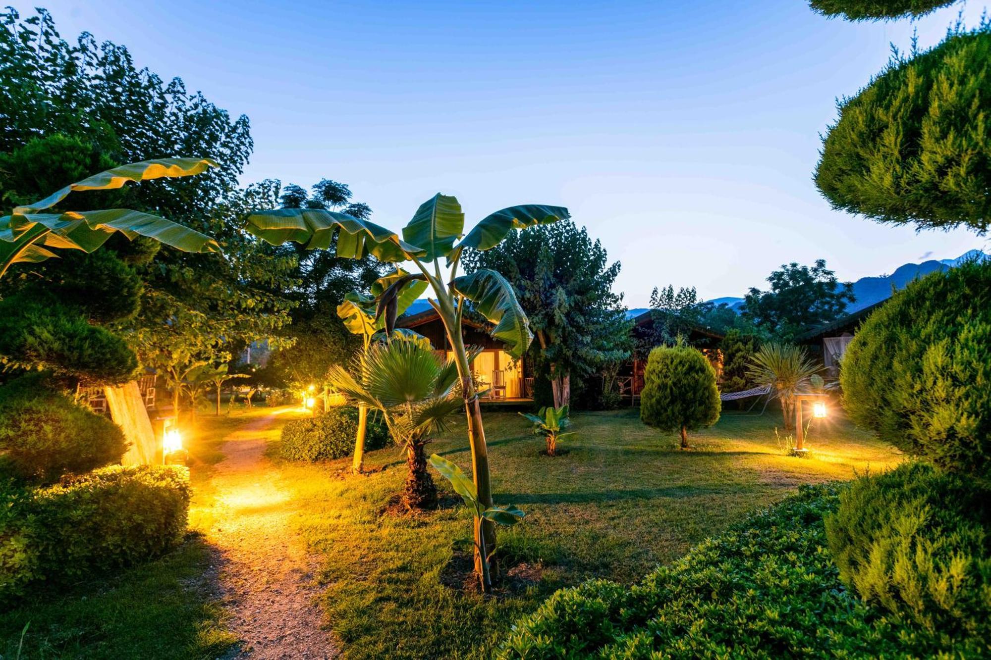 Etenna Beach Bungalows Чирали Экстерьер фото